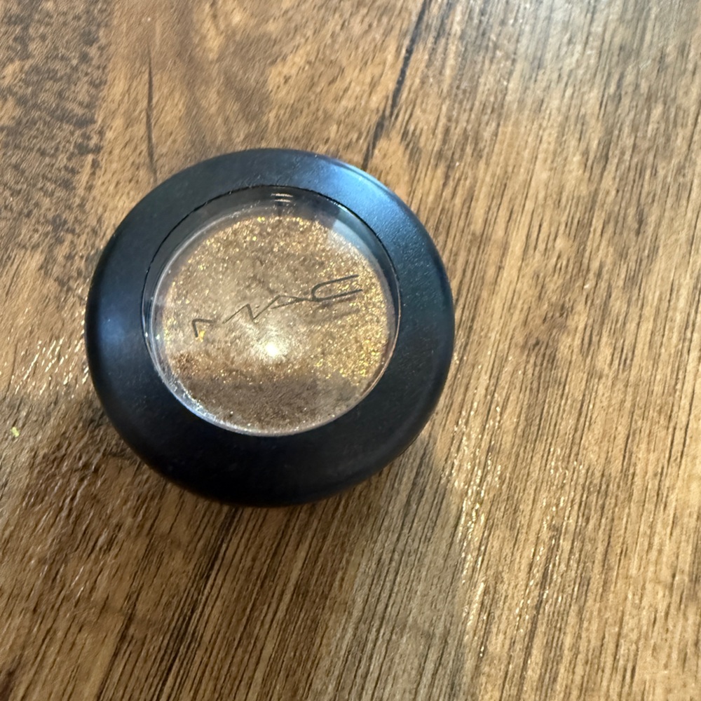 MAC dazzle Eyeshadow **USED**
